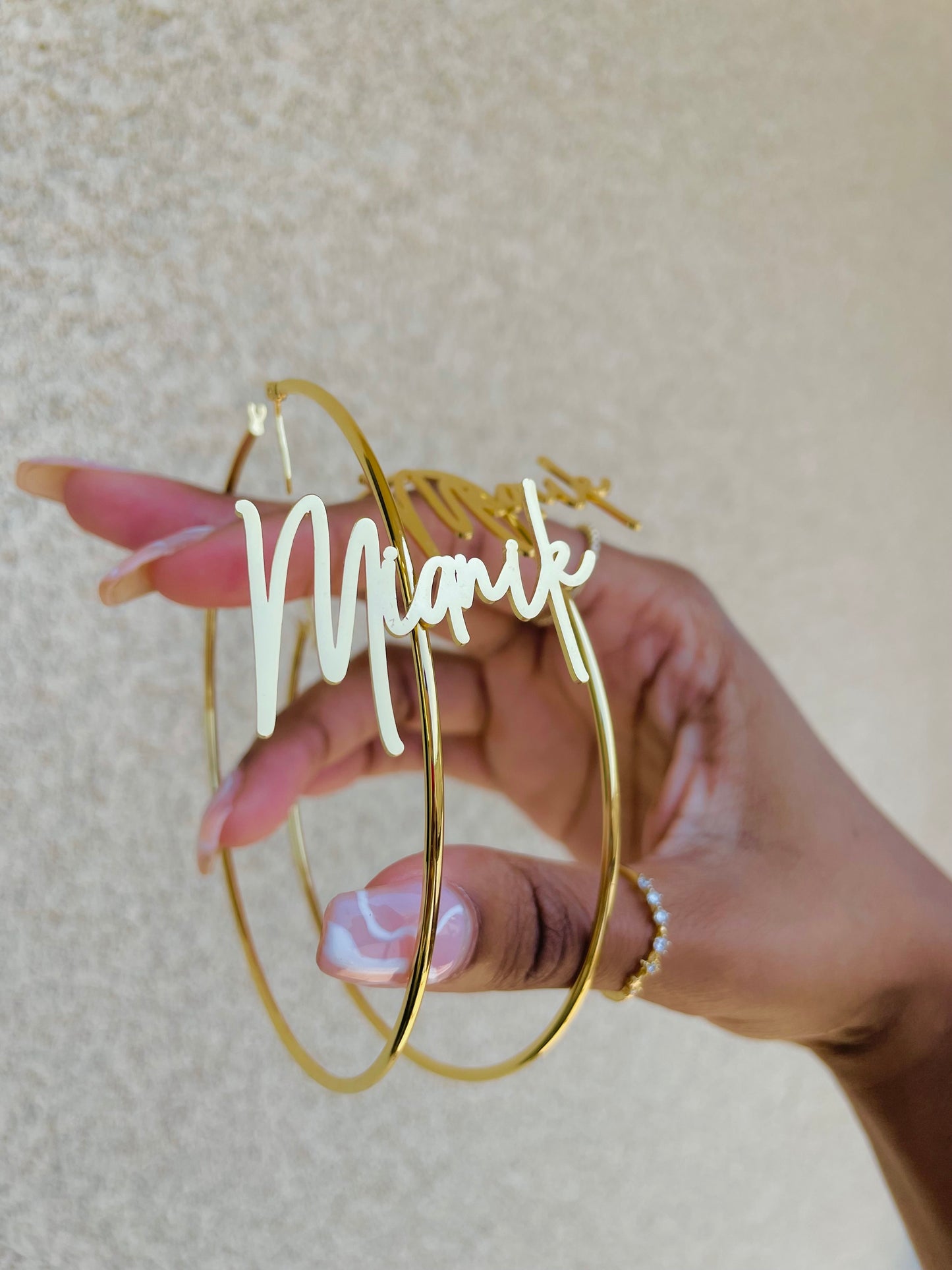 FRONT FACING NAME PLATE HOOPS